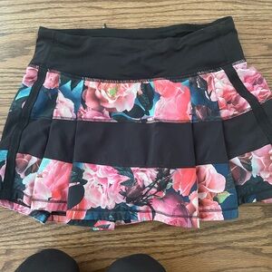 Lululemon Skirt - size 2  GUC